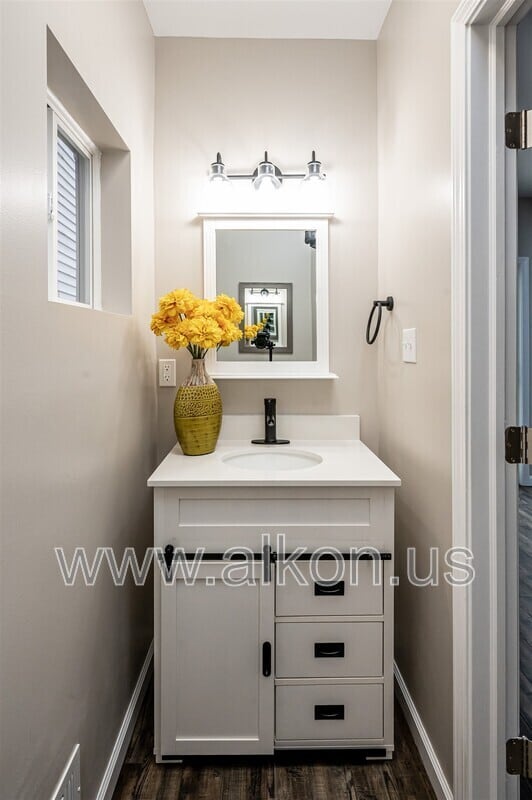 Building Photo - 554 Frayne St