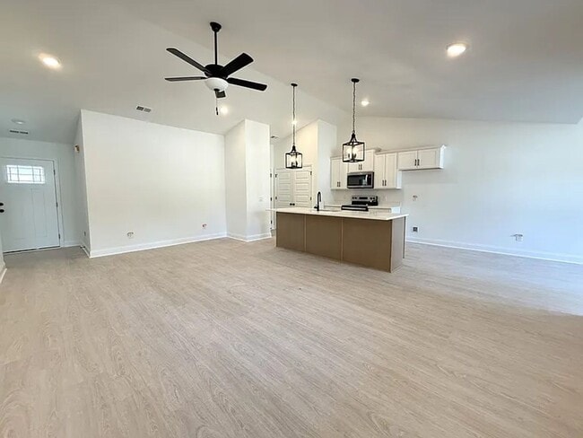 Building Photo - 3 BEDROOM NEW CONSTRUCTION HOME