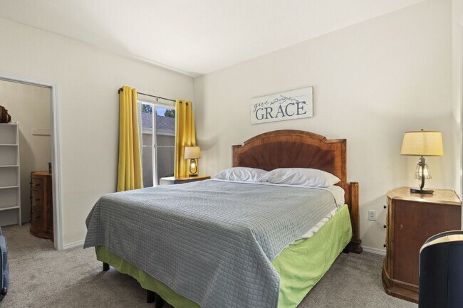 Building Photo - Fully Furnished Condo in Stratmoor Hills - Utilities Provided!