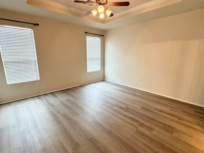 Building Photo - 1331 S Maple Dr