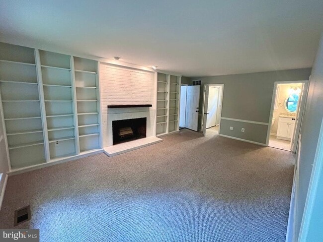Building Photo - 9101 Streamview Ln
