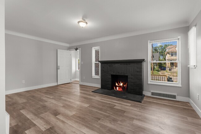 Building Photo - 12666 Cloverlawn Ave