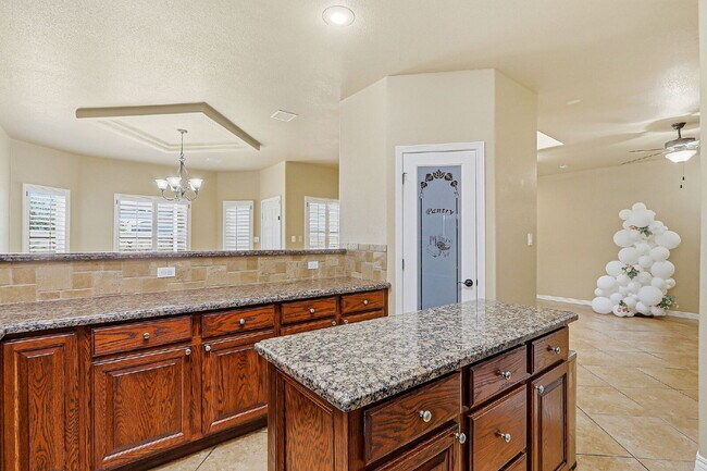 Building Photo - Corner 3 bedroom 3 bath home in Northwest El Paso