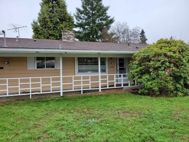 Primary Photo - 3bd/1.5ba Completely Remodeled House with ...