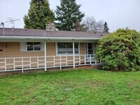 Building Photo - 3BD / 1.5BA Completely Remodeled Ranch wit...