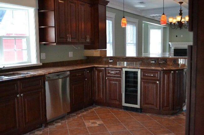 Building Photo - No Brokers Fee, No Security Deposit, Luxury Finishes, Sauna, Central Heat/AC, In-Unit Washer and ...