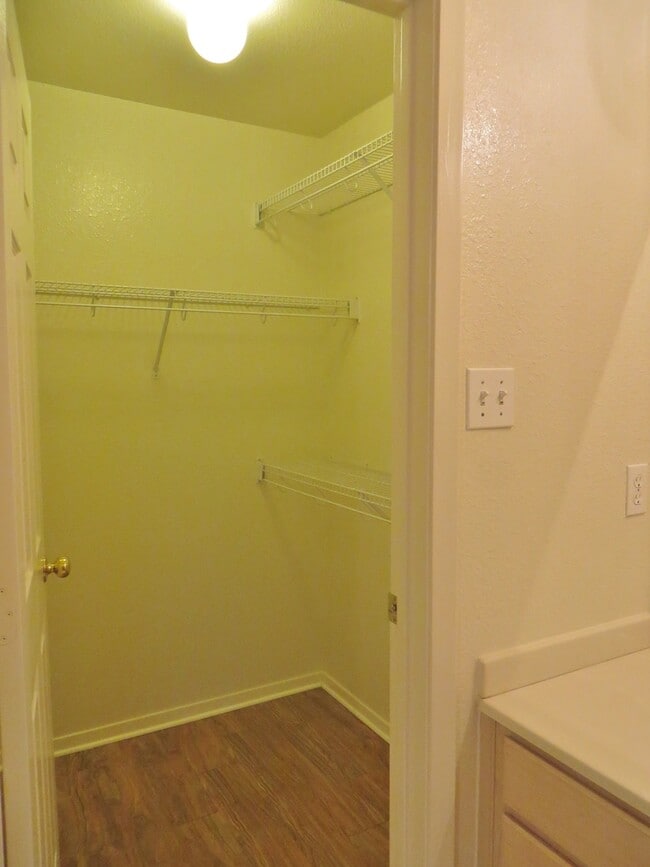 Building Photo - 2 Bedroom 2 Bathroom Unit In Georgetown