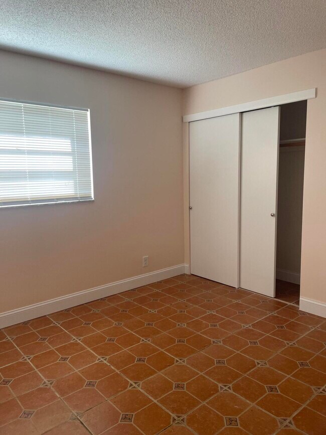 Building Photo - 402 Monaco Ct