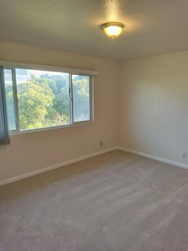 Building Photo - 2131 Stanton Ave