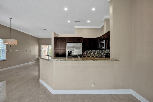Building Photo - 1100 Chinaberry Dr