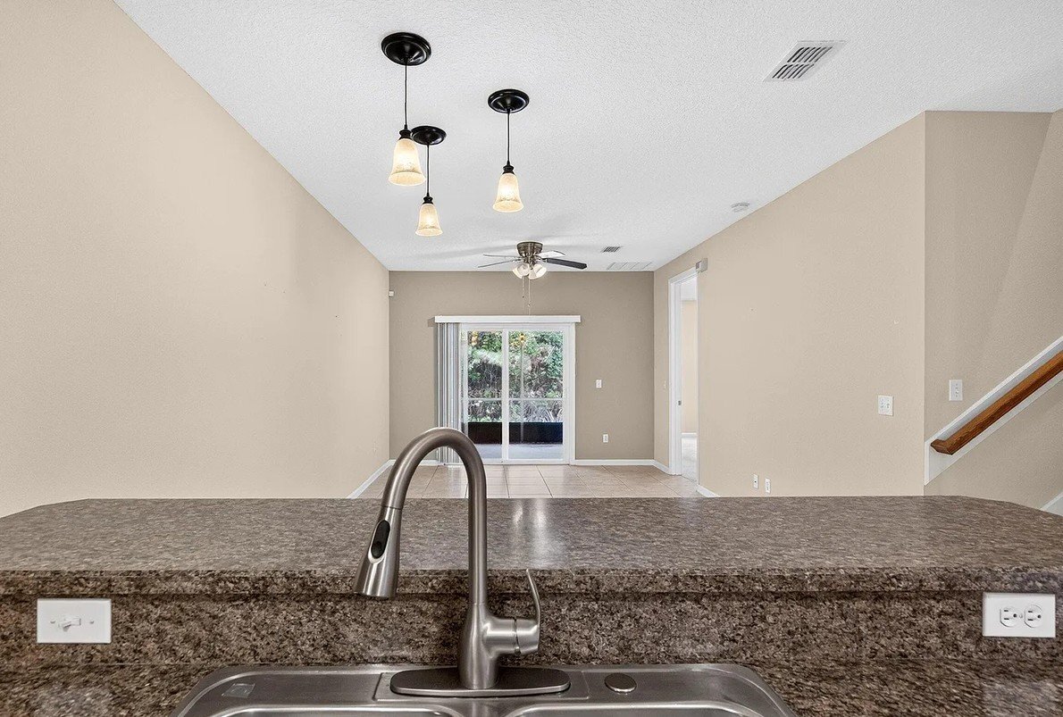 Building Photo - 72 Amistad Dr