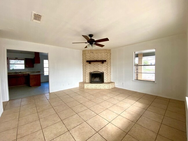 Building Photo - 114 Rhonda Dr