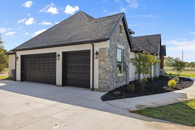 Building Photo - 2057 Glenhollow Dr