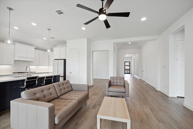 Building Photo - 645 Cape Capri Dr