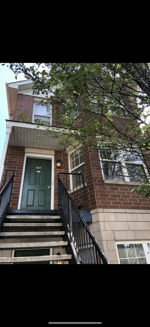 Building Photo - Perfect Condo on Division!