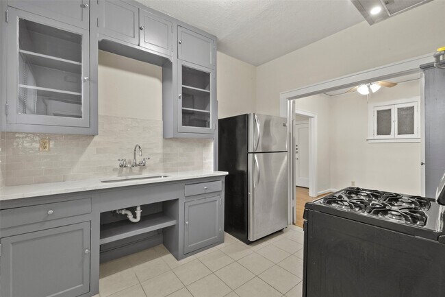 Building Photo - 436 Westmoreland St