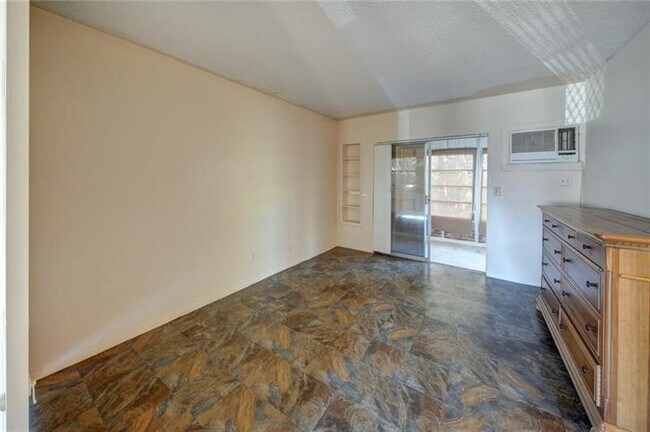 Building Photo - 2115 NE 42nd Ct