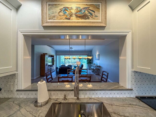 Building Photo - Luxury Furnished Longboat Key Retreat with Private Beach Club Access & Golf Course Views Remodele...