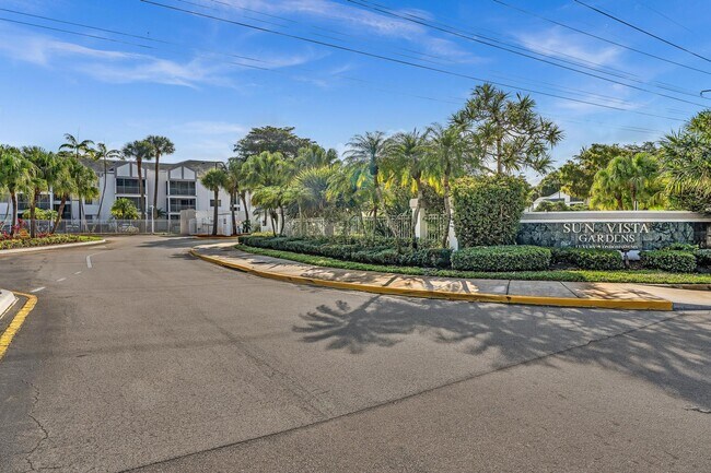 Building Photo - 5654 Rock Island Rd