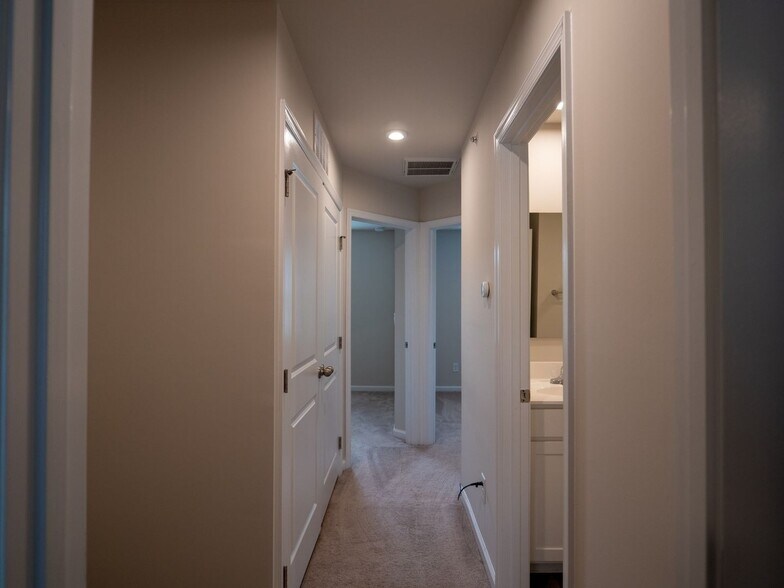 3rd Floor Hallway - 2611 McCurdy Trl