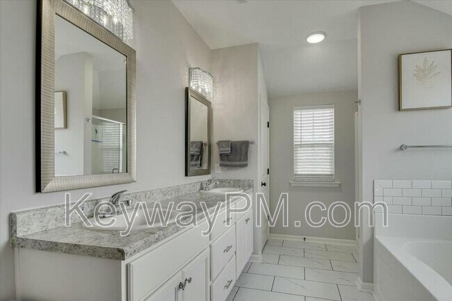 Building Photo - 1044 Mulford Lp