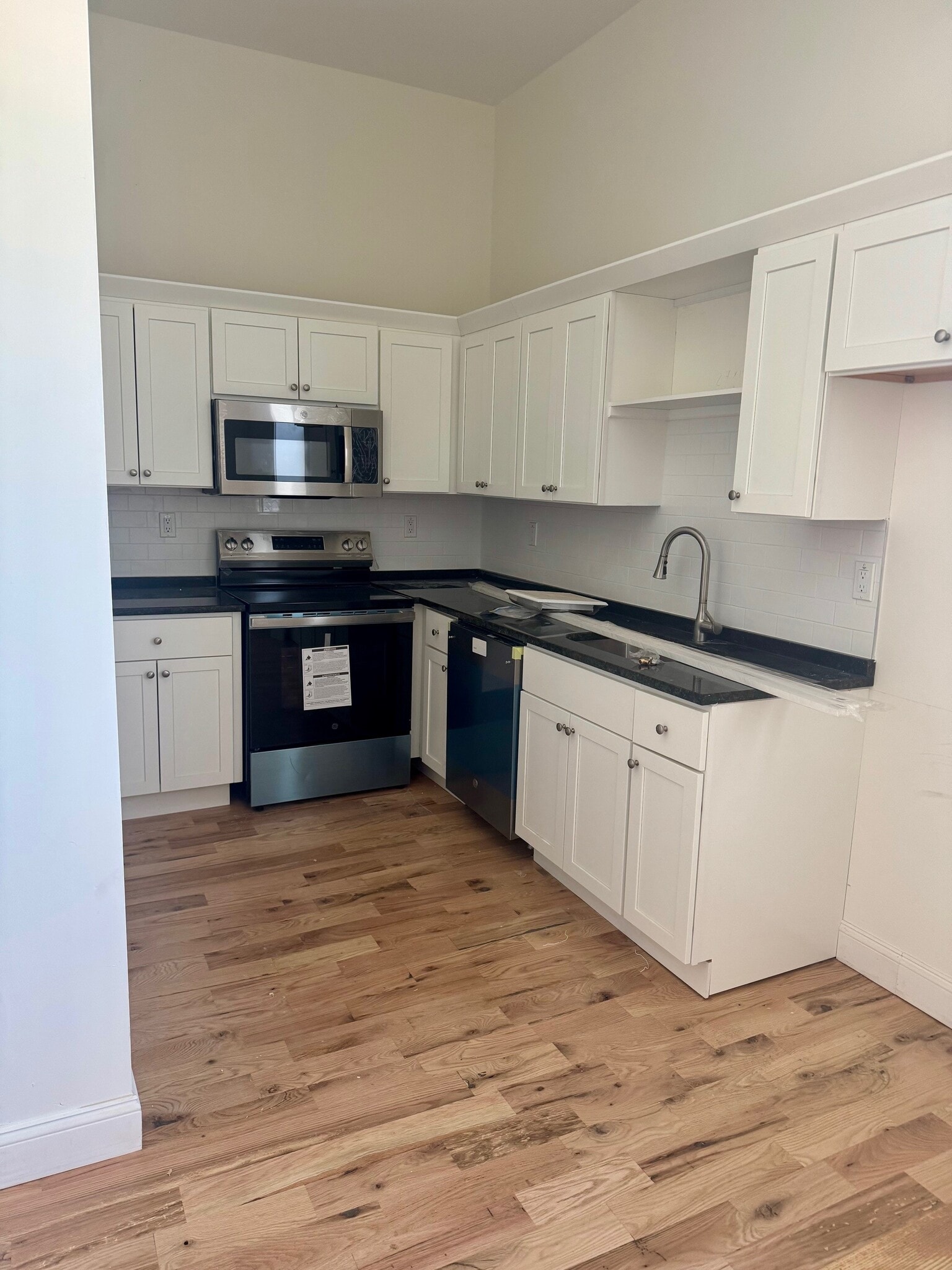 Building Photo - 157 Green St