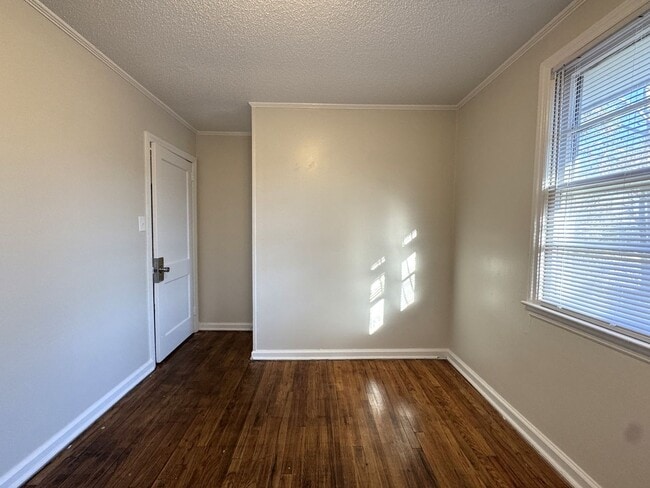 Building Photo - Adorable home !