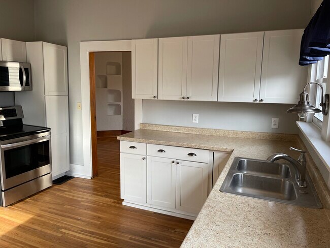 Building Photo - 10 S Preston St