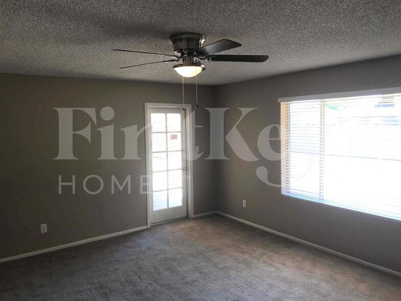 Building Photo - 4507 W Aster Dr