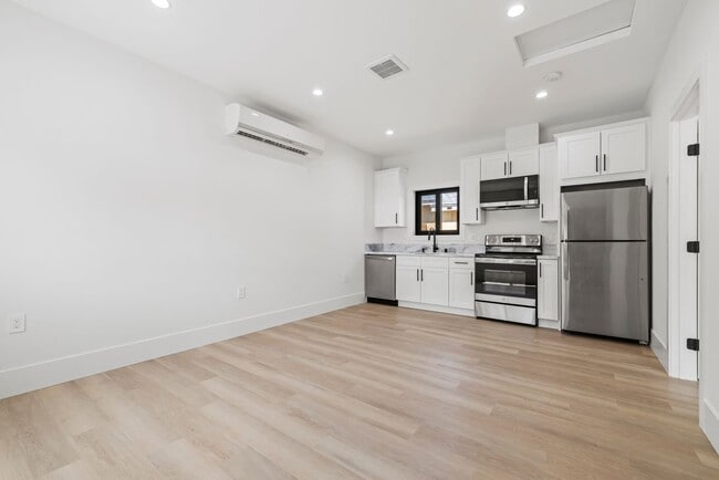Building Photo - 16245 1/2 Chatsworth Street