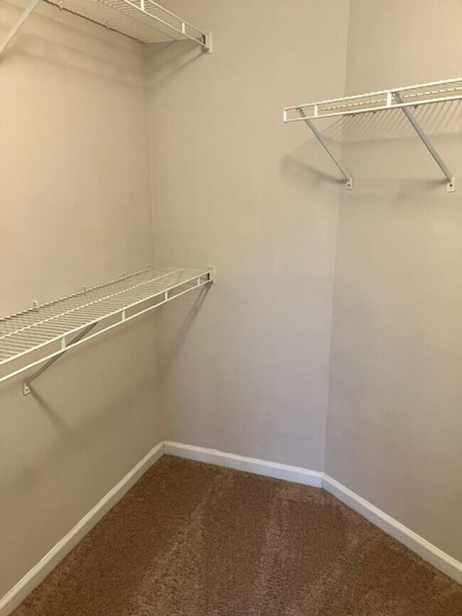 Building Photo - 705-D