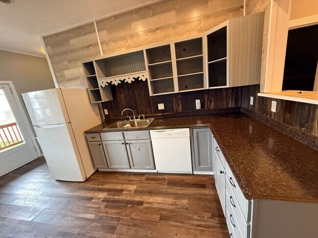 Building Photo - 529 S Dakota St