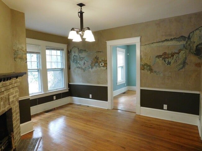 Building Photo - 605 Johnson St