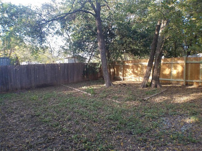 Building Photo - 2502 Allred Dr