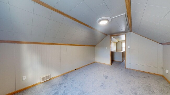 Building Photo - Fulton/W.58th neighborhood; 3 bedroom/2bat...