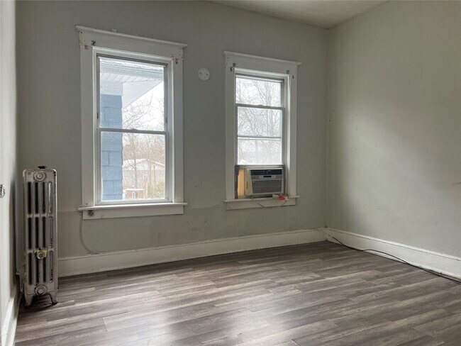 Building Photo - 272 Main St