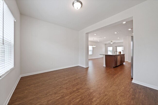 Building Photo - Available Early August! 4 Bed, 3.5 Ba in W...