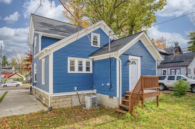 Building Photo - 116 Jewett St