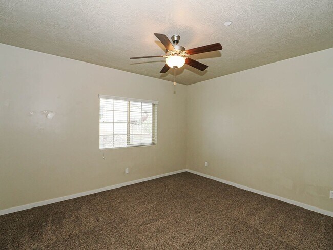 Building Photo - 3 Bedroom, 2 Bathroom Condo