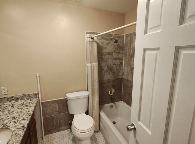 Building Photo - 253 SE Verada Ave