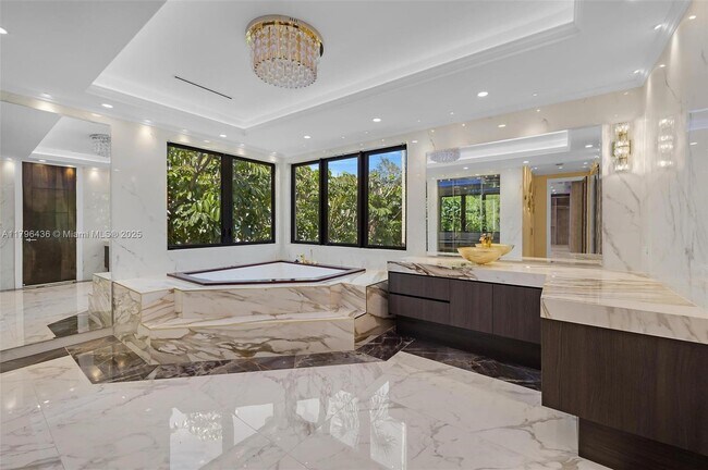 Building Photo - 8112 Los Pinos Cir