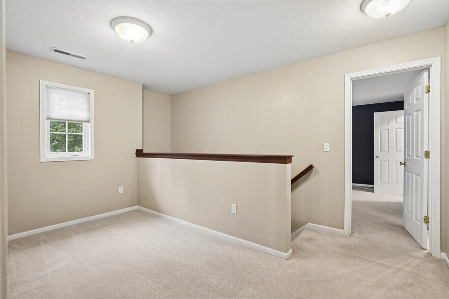 Building Photo - 2100 Meadow Chase Ln
