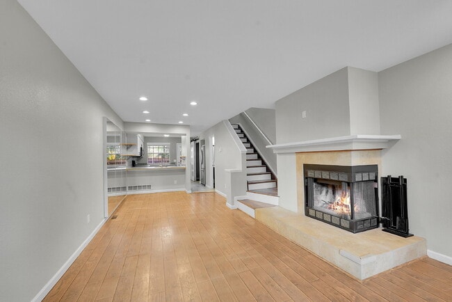 Building Photo - $2,295.95, 2-bed, 2.5 bath, located in Lakewood