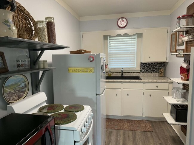 Building Photo - 606 N Polk St