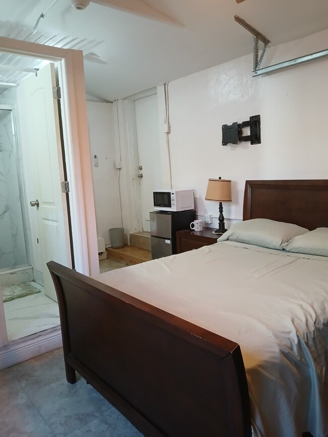 Building Photo - 525 Westward Dr