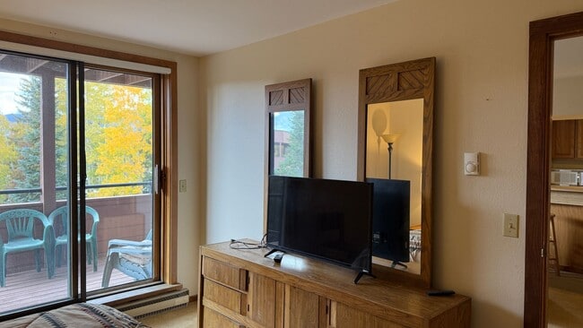 Building Photo - Marina Place 221