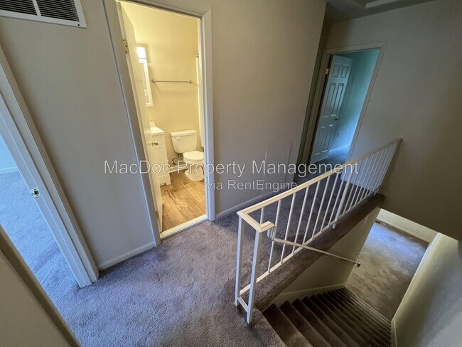 Building Photo - 14611 Earlham Ct