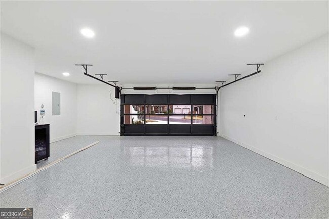 Building Photo - 1385 Sylvan Cir NE