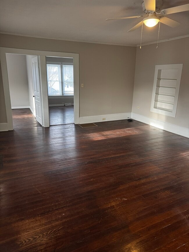 Building Photo - 512 S Zion St