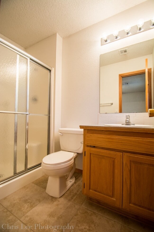 Building Photo - Very Well Kept 3BR/2BA home in Wedington Area! Great location, great yard! Ready for showings!